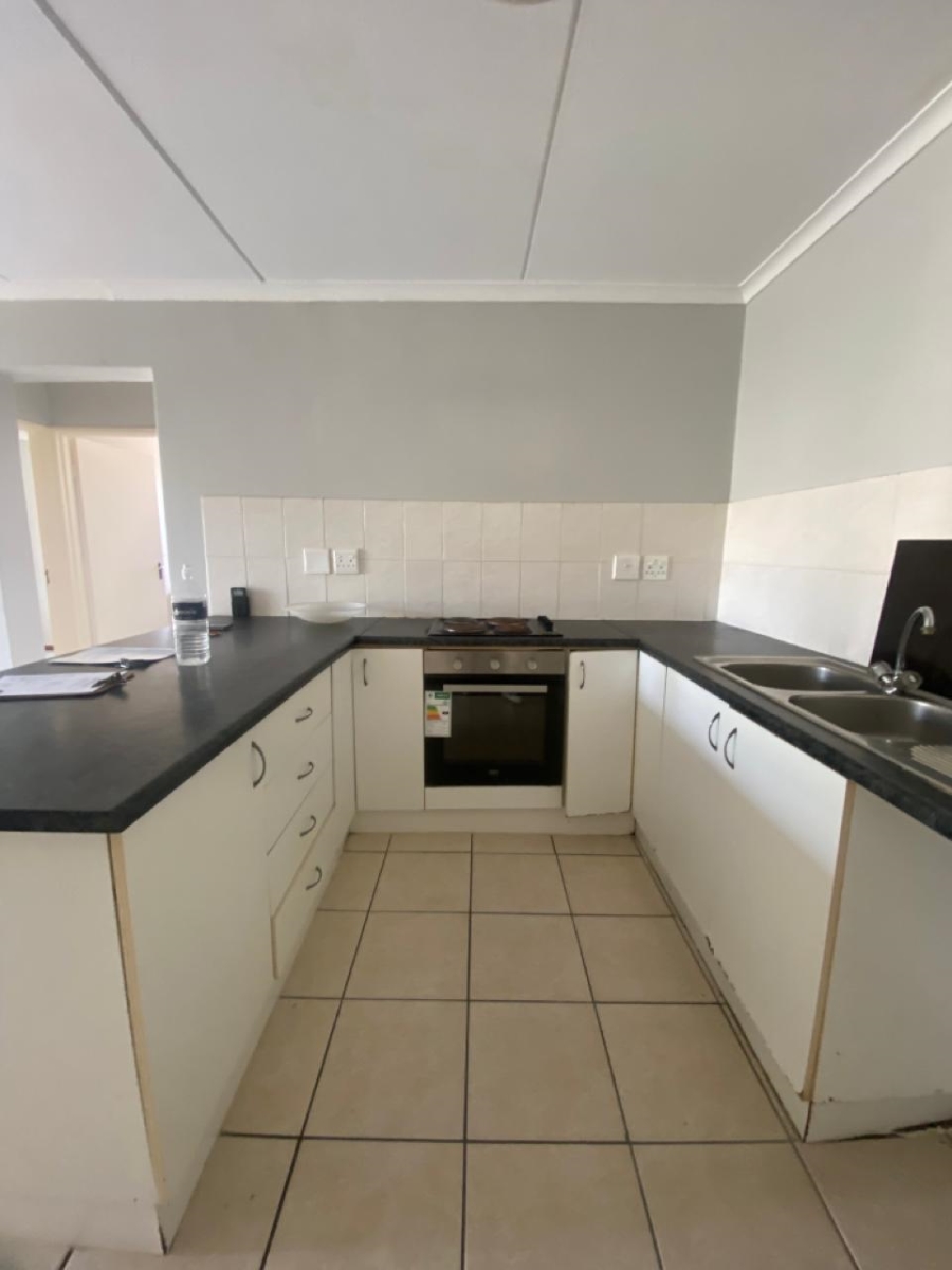 To Let 2 Bedroom Property for Rent in Guldenland Western Cape
